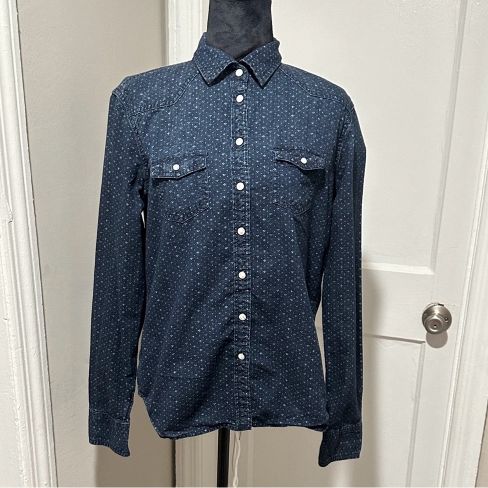 American Eagle Button Up
